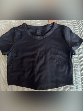 Nike crop top crew neck tee